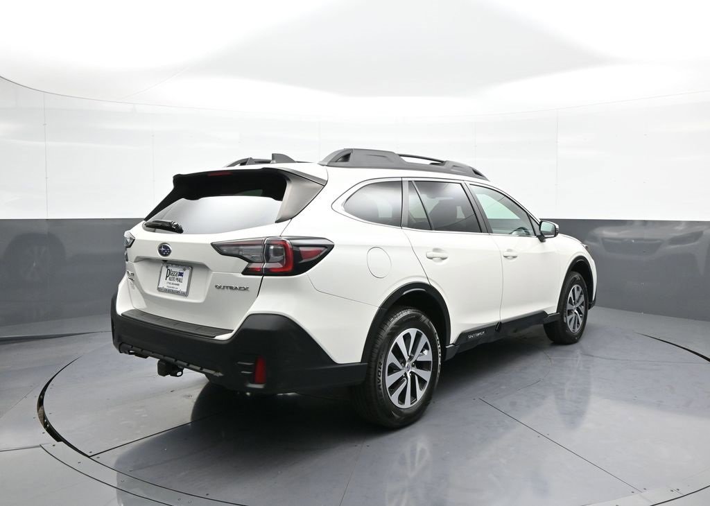 Used 2022 Subaru Outback Premium image 6