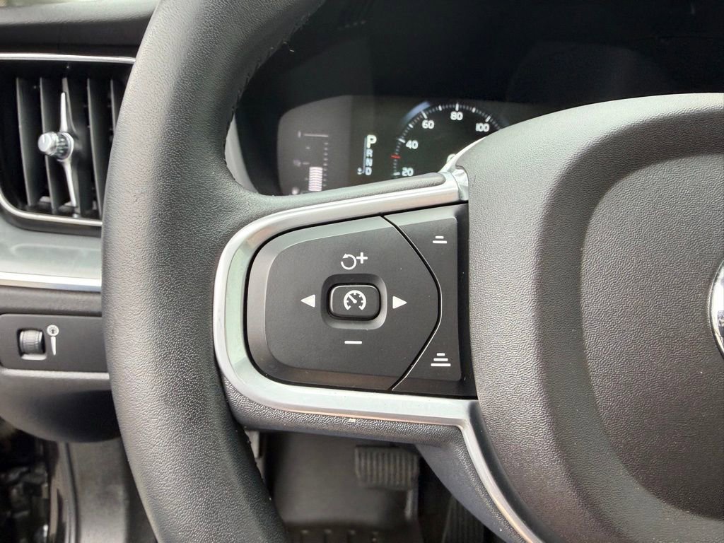 Used 2019 Volvo XC60 T5 Momentum image 22