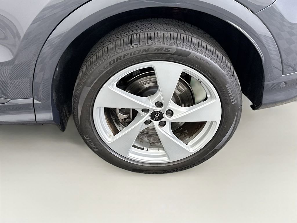 Certified 2025 Audi Q5 Premium Plus w/ Premium Plus image 30