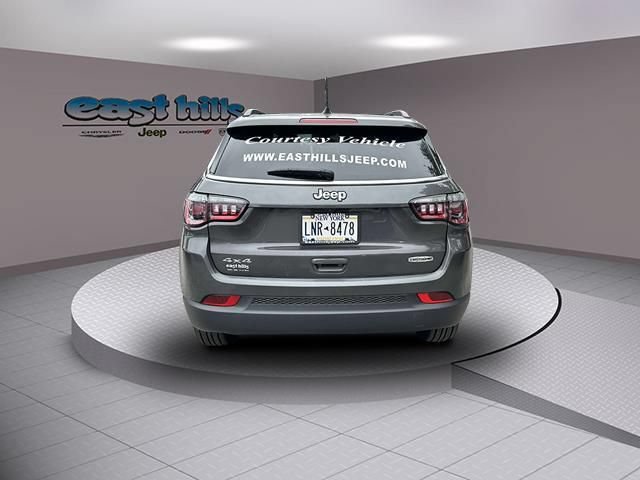 Used 2024 Jeep Compass Latitude w/ Sun and Sound Group AWD/4WD image 4