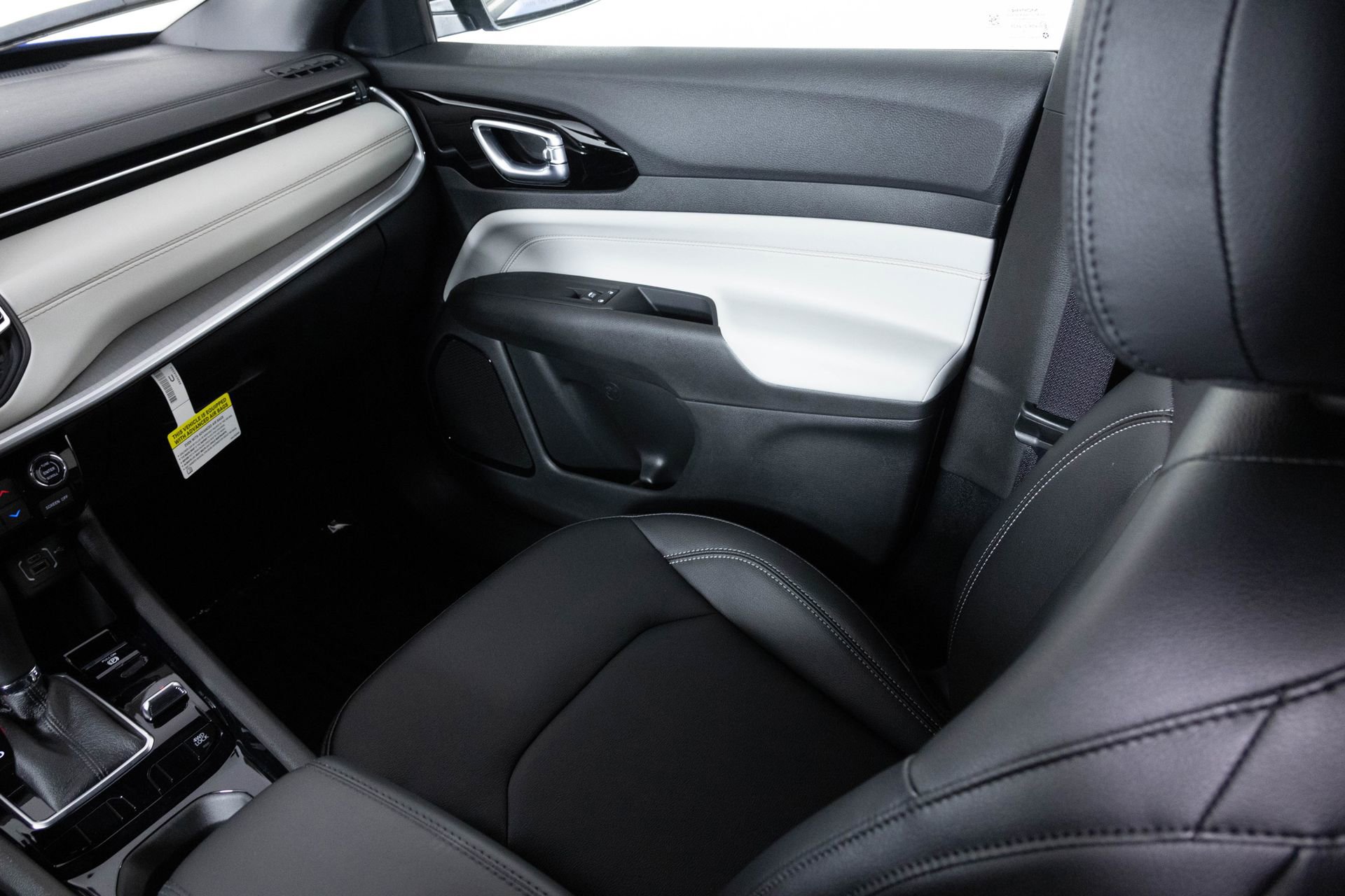 New 2026 Jeep Compass Limited image 32