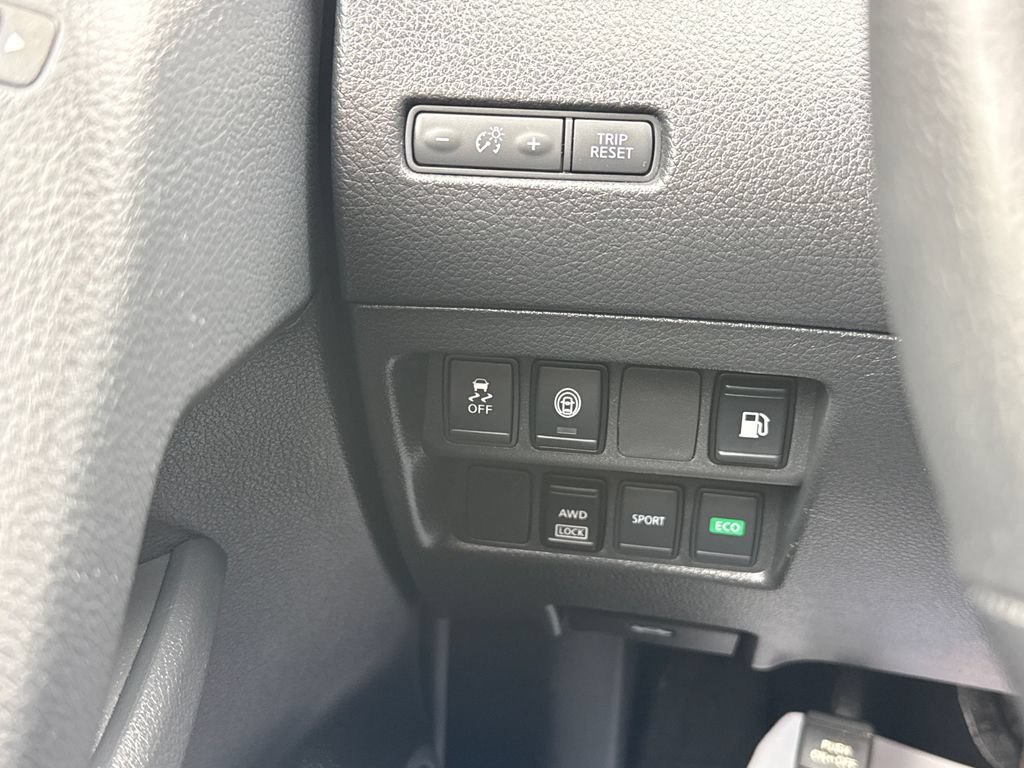 Used 2020 Nissan Rogue S w/ Special Edition Package AWD/4WD image 32