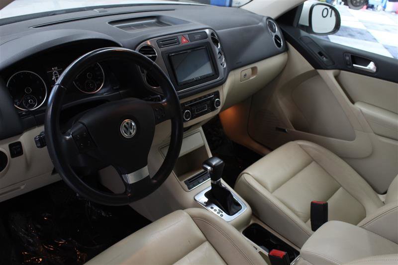 Used 2010 Volkswagen Tiguan SE image 7