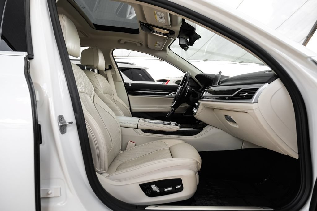 Used 2020 BMW 740i w/ Premium Package RWD image 42