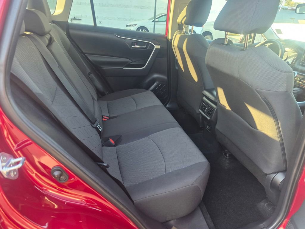 Used 2020 Toyota RAV4 XLE w/ Carpet Mat Package FWD image 28