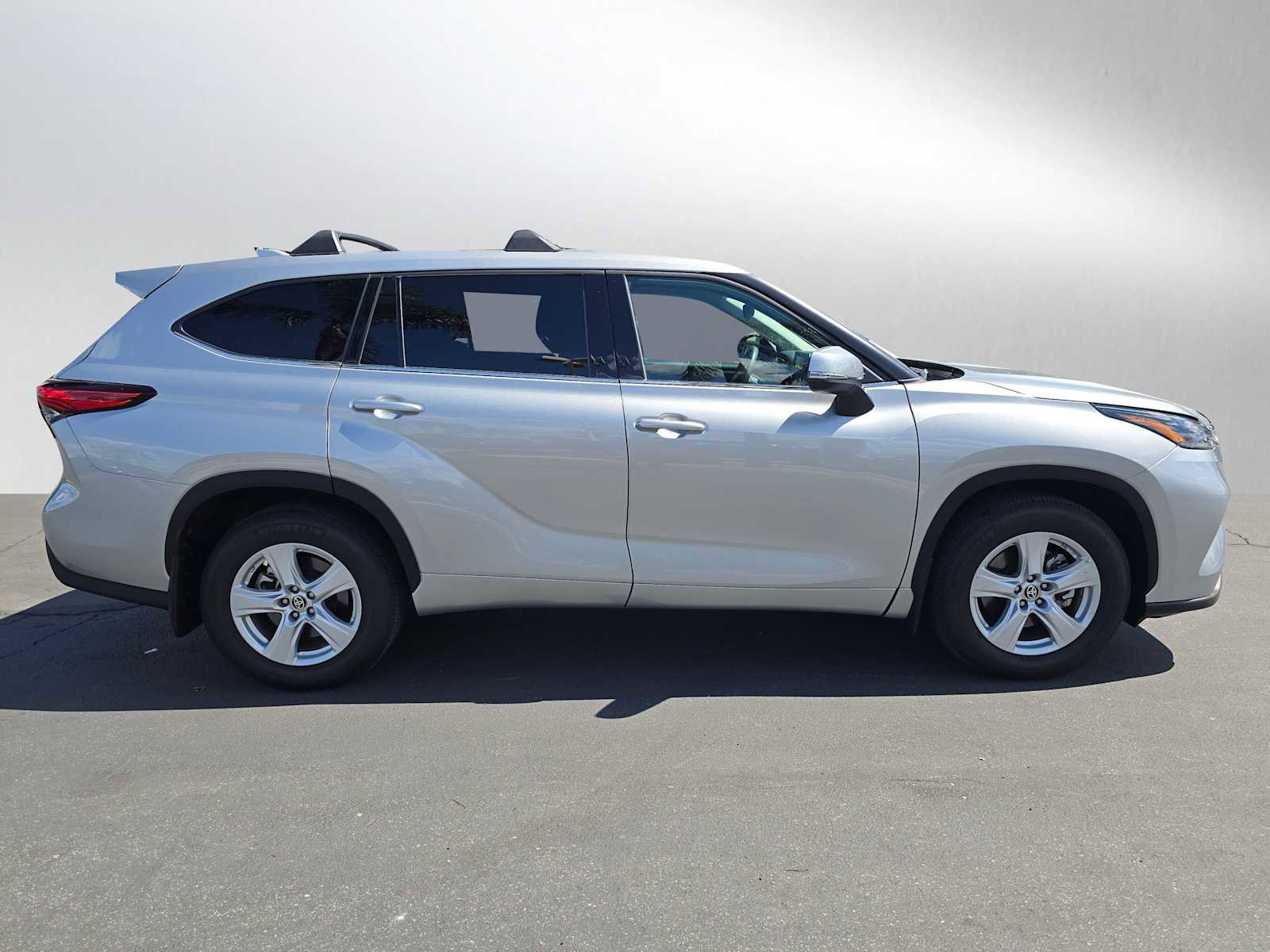 Certified 2021 Toyota Highlander L FWD image 2
