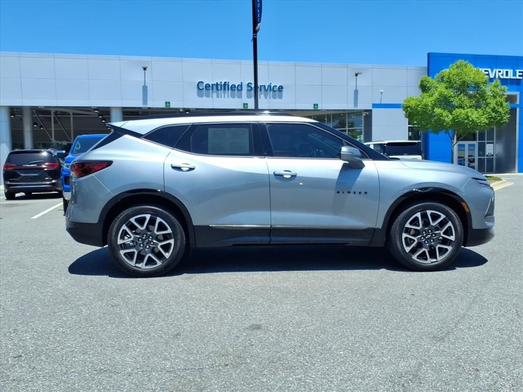 Certified 2025 Chevrolet Blazer RS FWD image 30