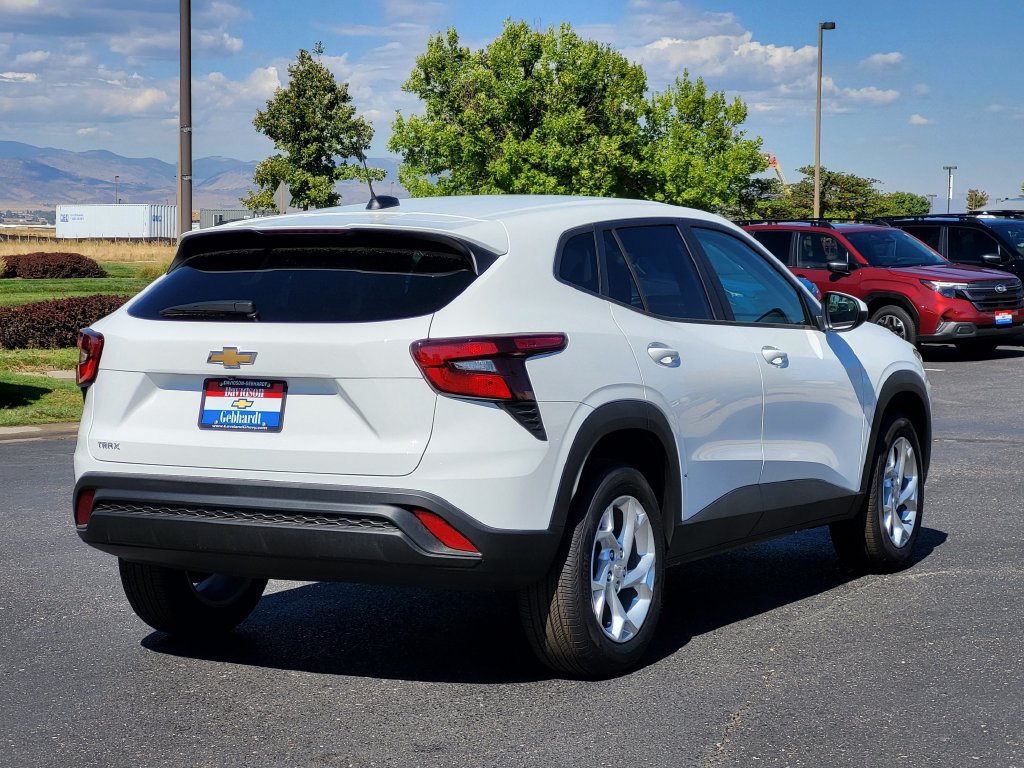 New 2026 Chevrolet Trax LS w/ LS Convenience Package FWD image 8