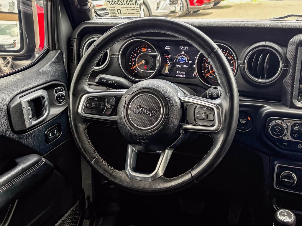 Used 2019 Jeep Wrangler Unlimited Sahara AWD/4WD image 16