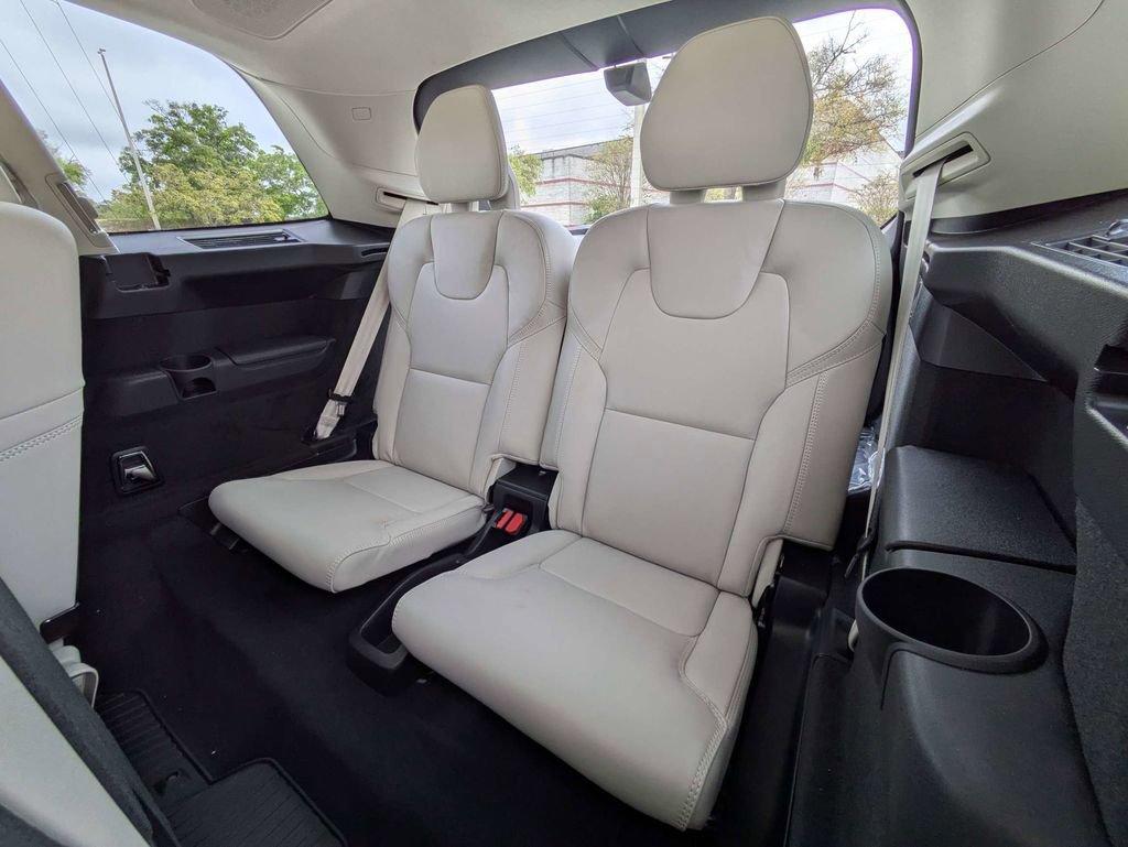 New 2026 Volvo XC90 T8 Ultra w/ Lounge Package image 19