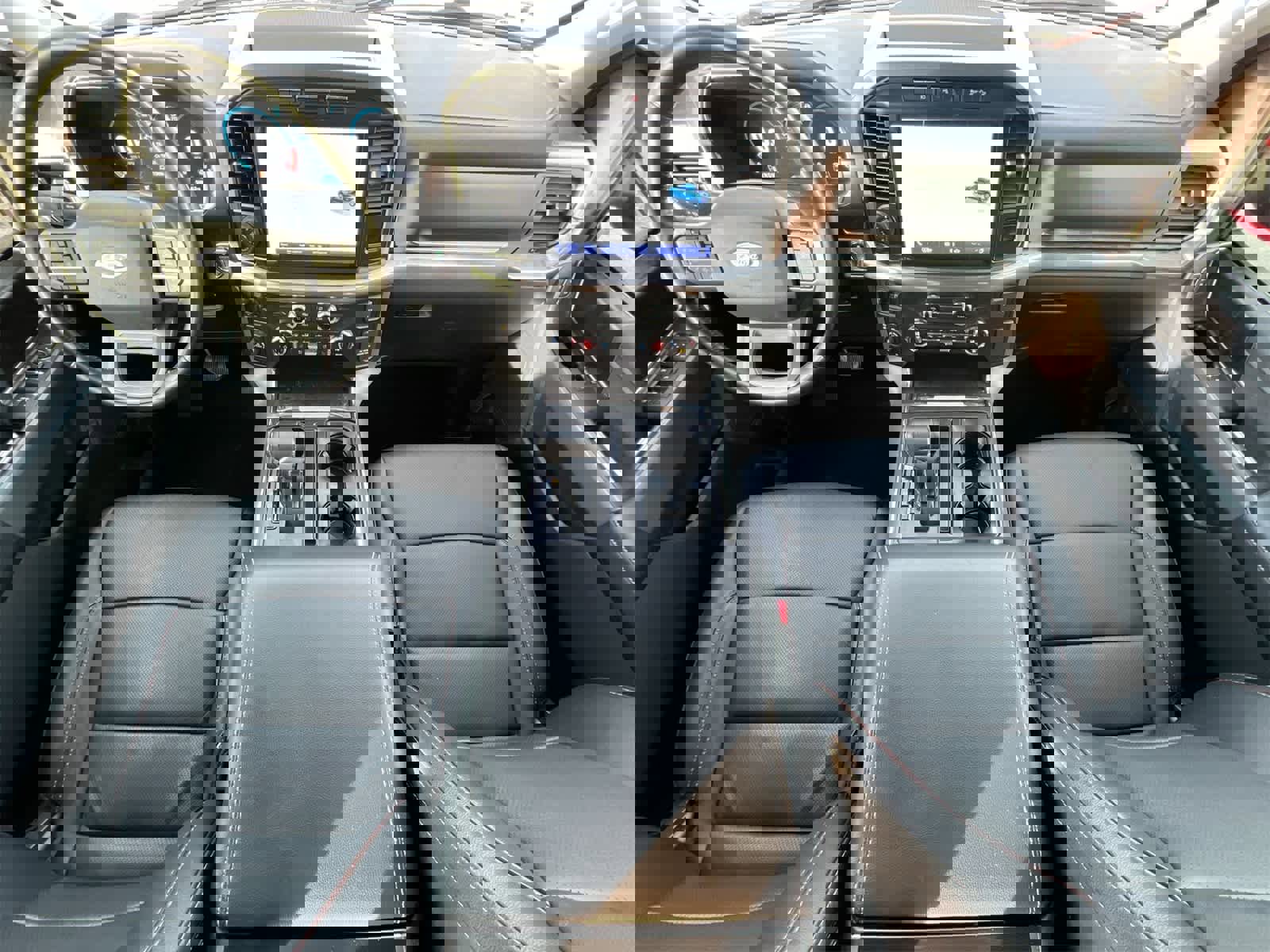 Used 2021 Ford F150 Lariat w/ Trailer Tow Package image 15