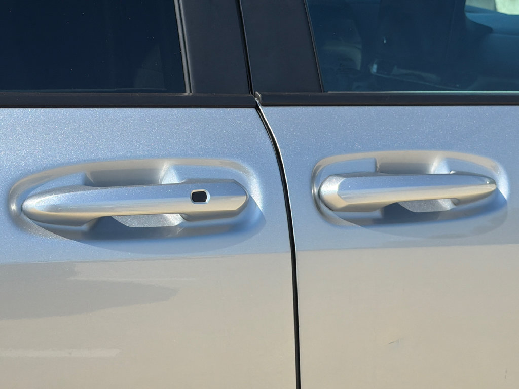 Used 2025 Toyota Sienna LE FWD image 8