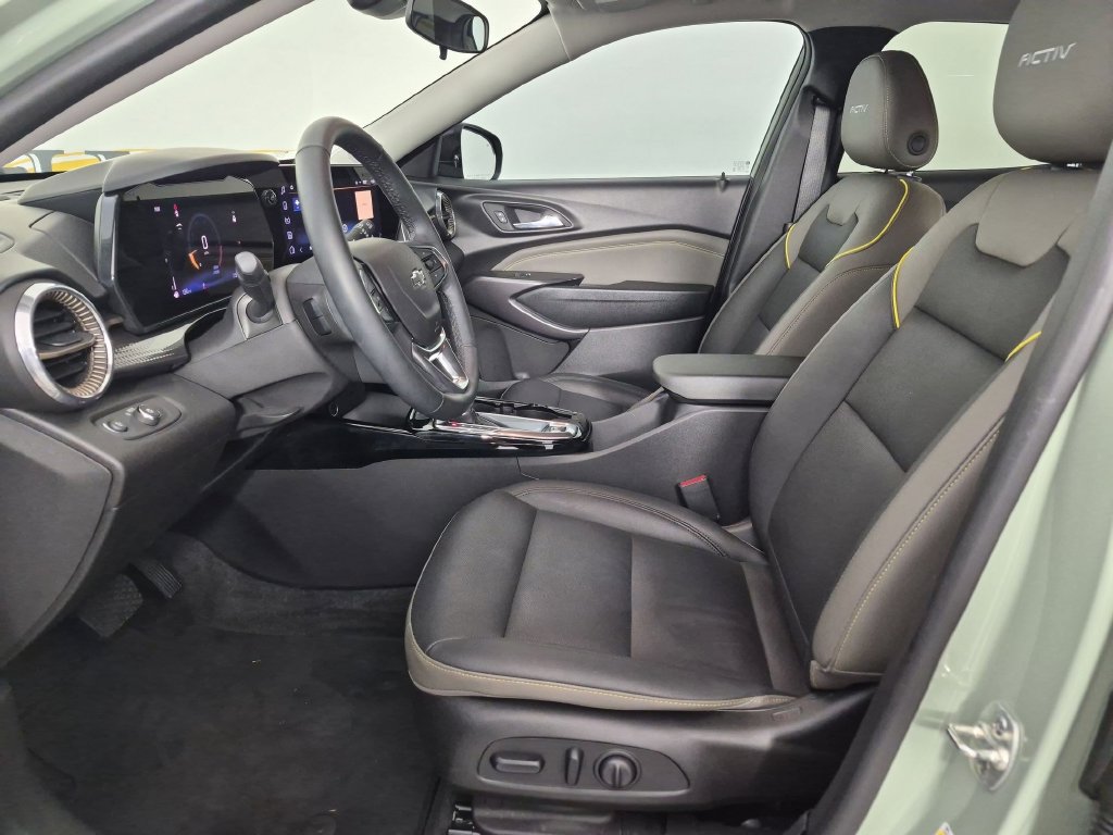 Used 2025 Chevrolet Trax ACTIV w/ Driver Confidence Package FWD image 17