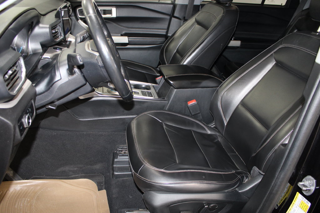 Used 2023 Ford Explorer XLT w/ Equipment Group 202A RWD image 40