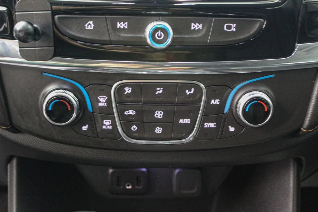 Used 2019 Chevrolet Traverse LT w/ LT Premium Package AWD/4WD image 28