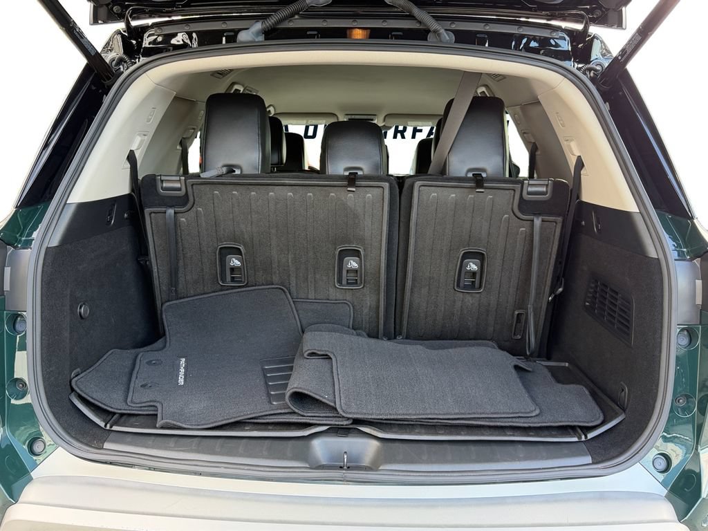 Used 2023 Nissan Pathfinder SL w/ Black Appearance Package AWD/4WD image 11