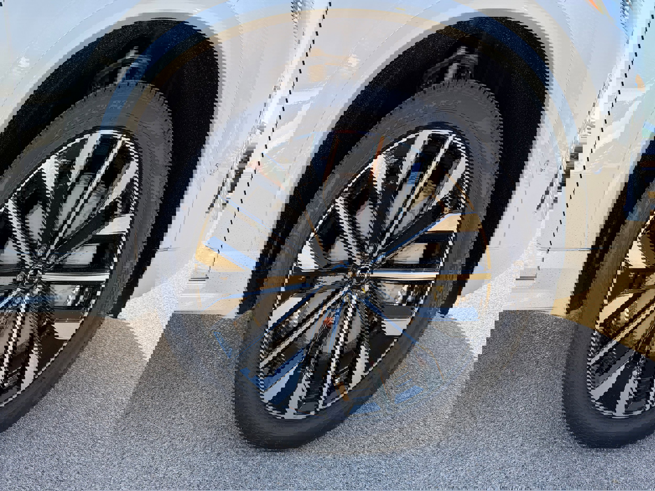 New 2026 Volvo XC90 T8 Plus w/ Protection Package Premier image 7