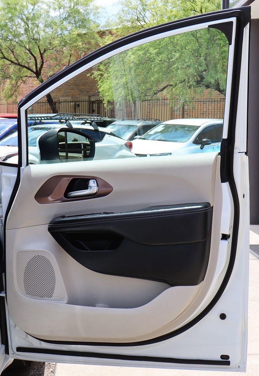 Used 2023 Chrysler Voyager LX FWD image 36