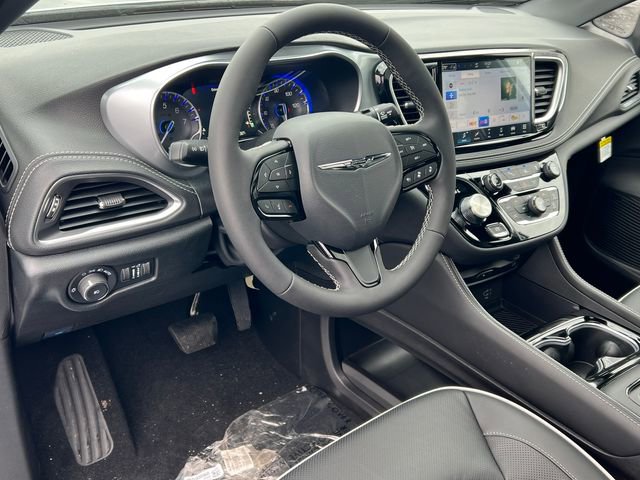New 2026 Chrysler Pacifica Limited w/ Uconnect Theater Family Group image 20