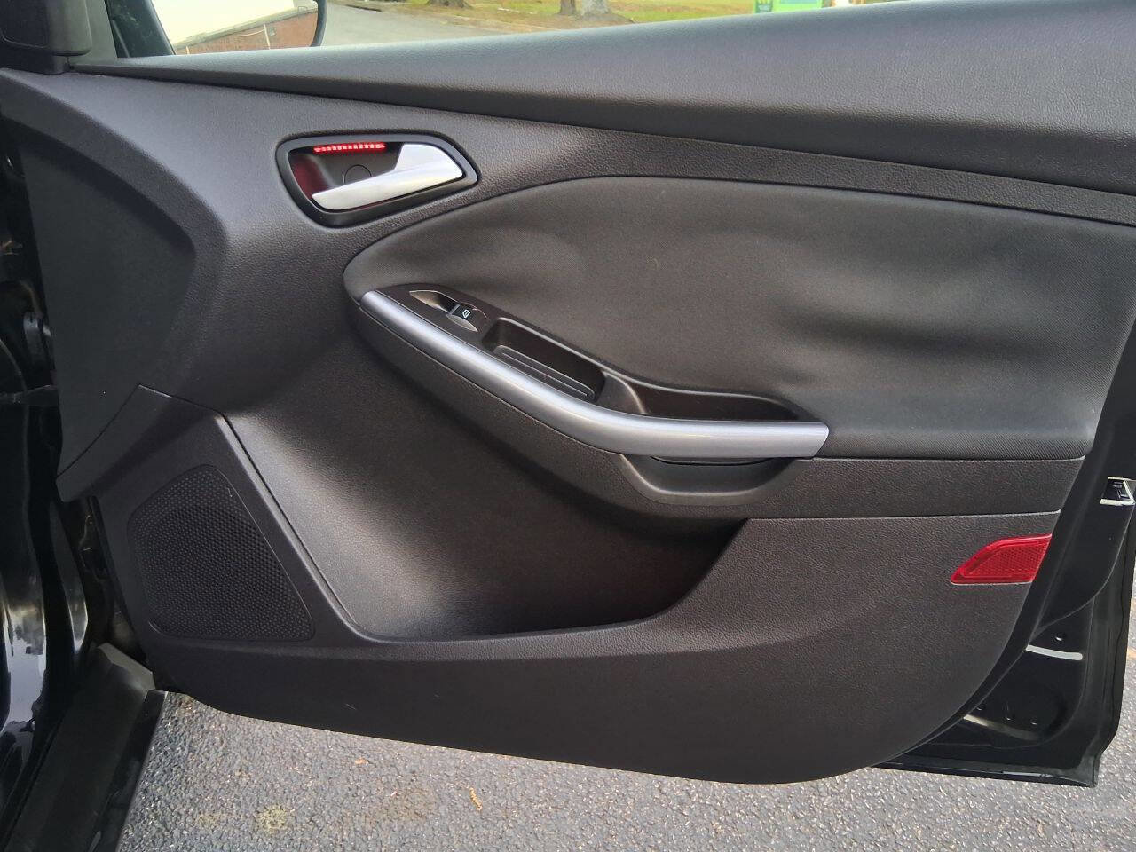 Used 2014 Ford Focus Titanium image 19