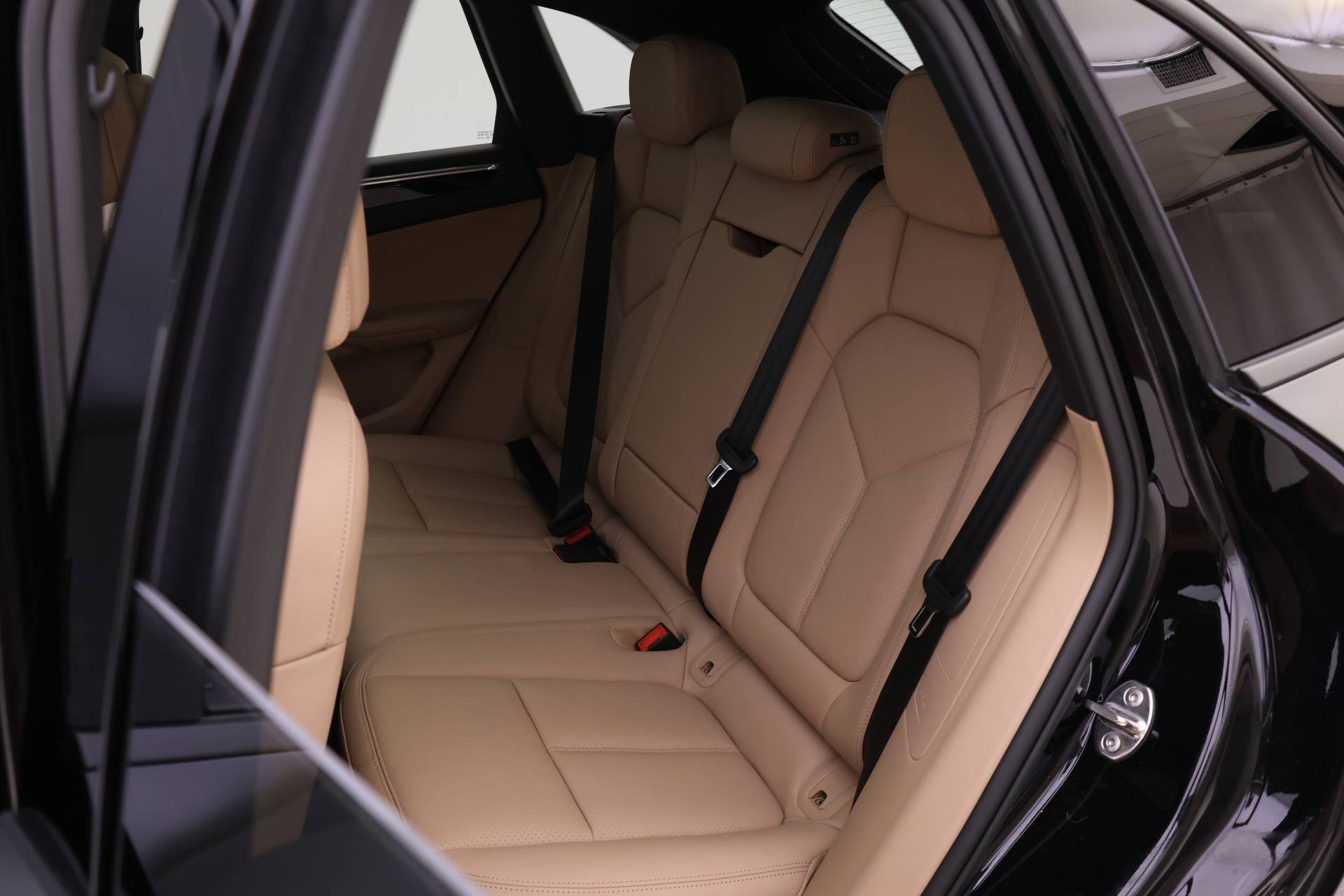 Used 2025 Porsche Macan image 15