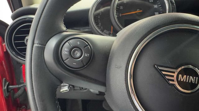 Used 2019 MINI Cooper 4-Door Hardtop w/ Signature Upholstery Package FWD image 28