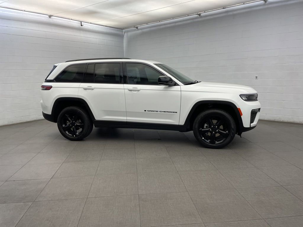 New 2026 Jeep Grand Cherokee Limited w/ Limited Altitude Package image 2