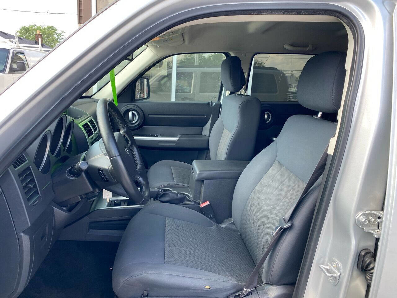 Used 2011 Dodge Nitro SXT image 10