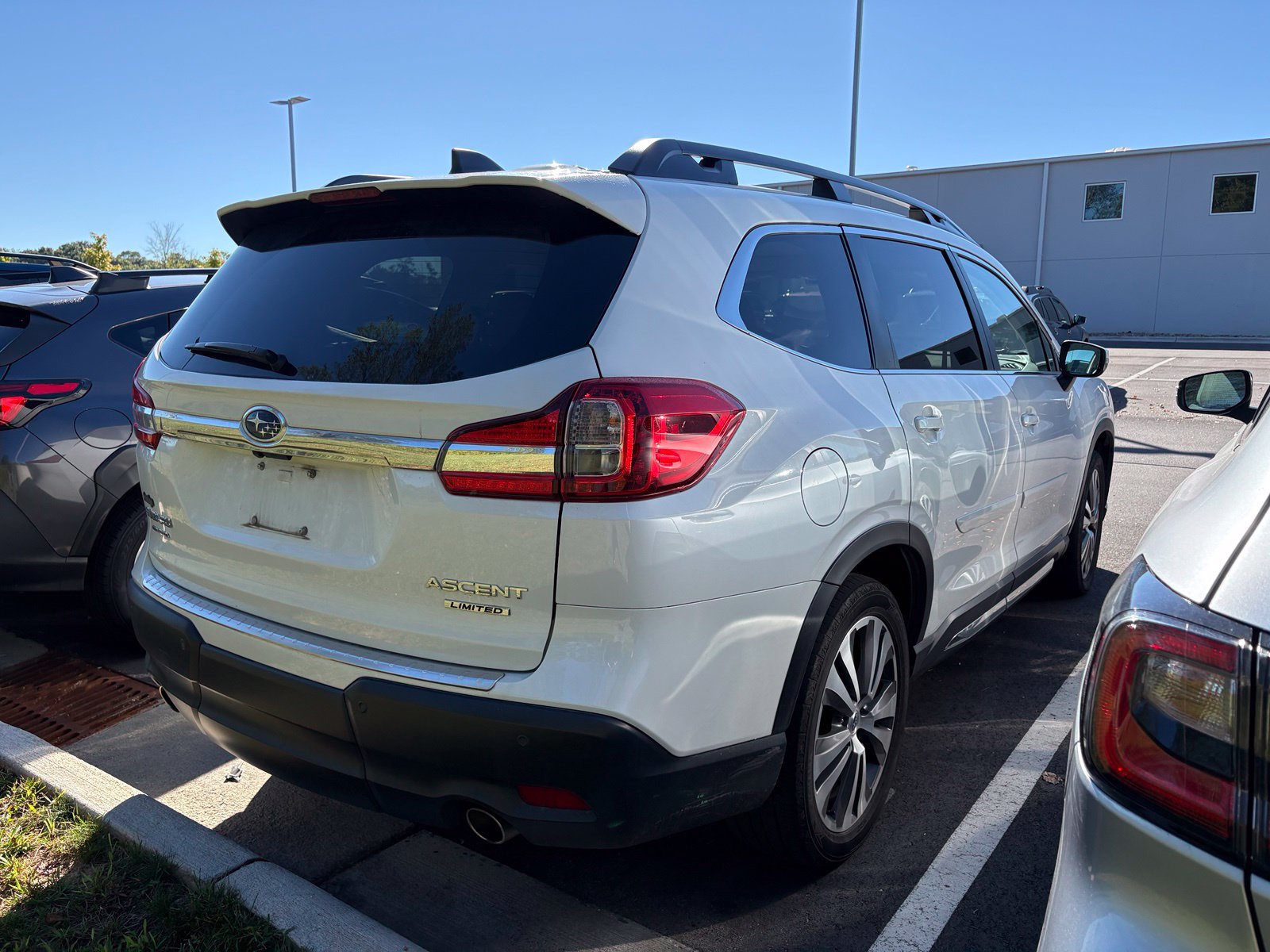 Used 2022 Subaru Ascent Limited w/ Technology Package AWD/4WD image 6