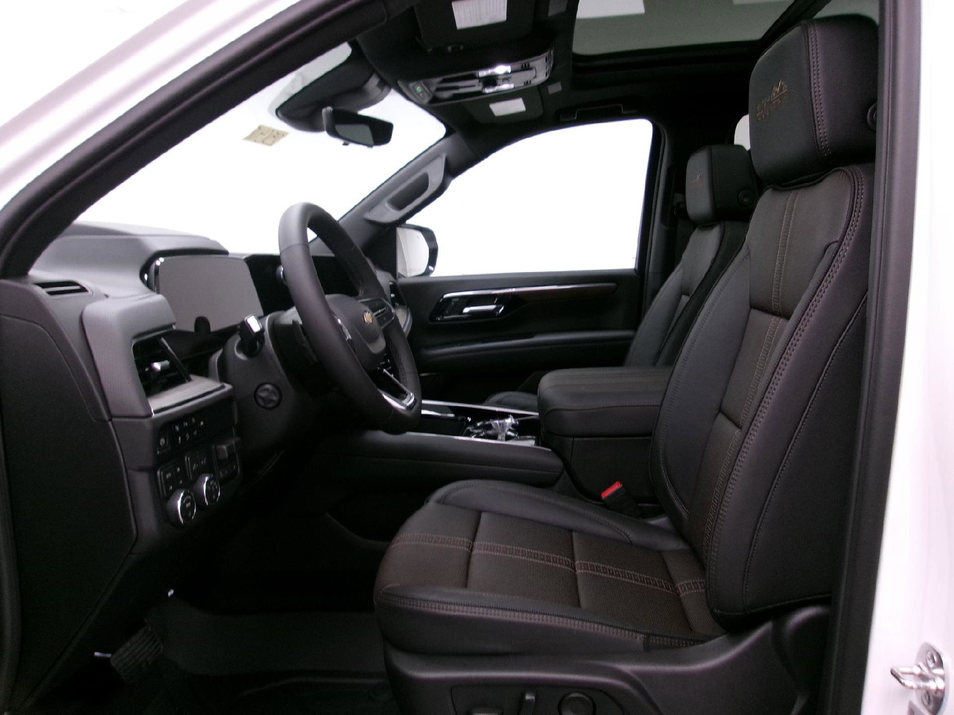 New 2025 Chevrolet Suburban High Country image 9