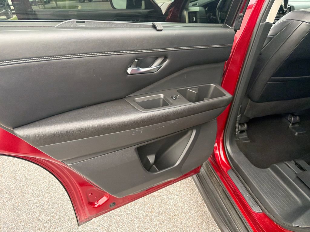 Used 2022 Nissan Pathfinder Platinum w/ Cargo Package image 19