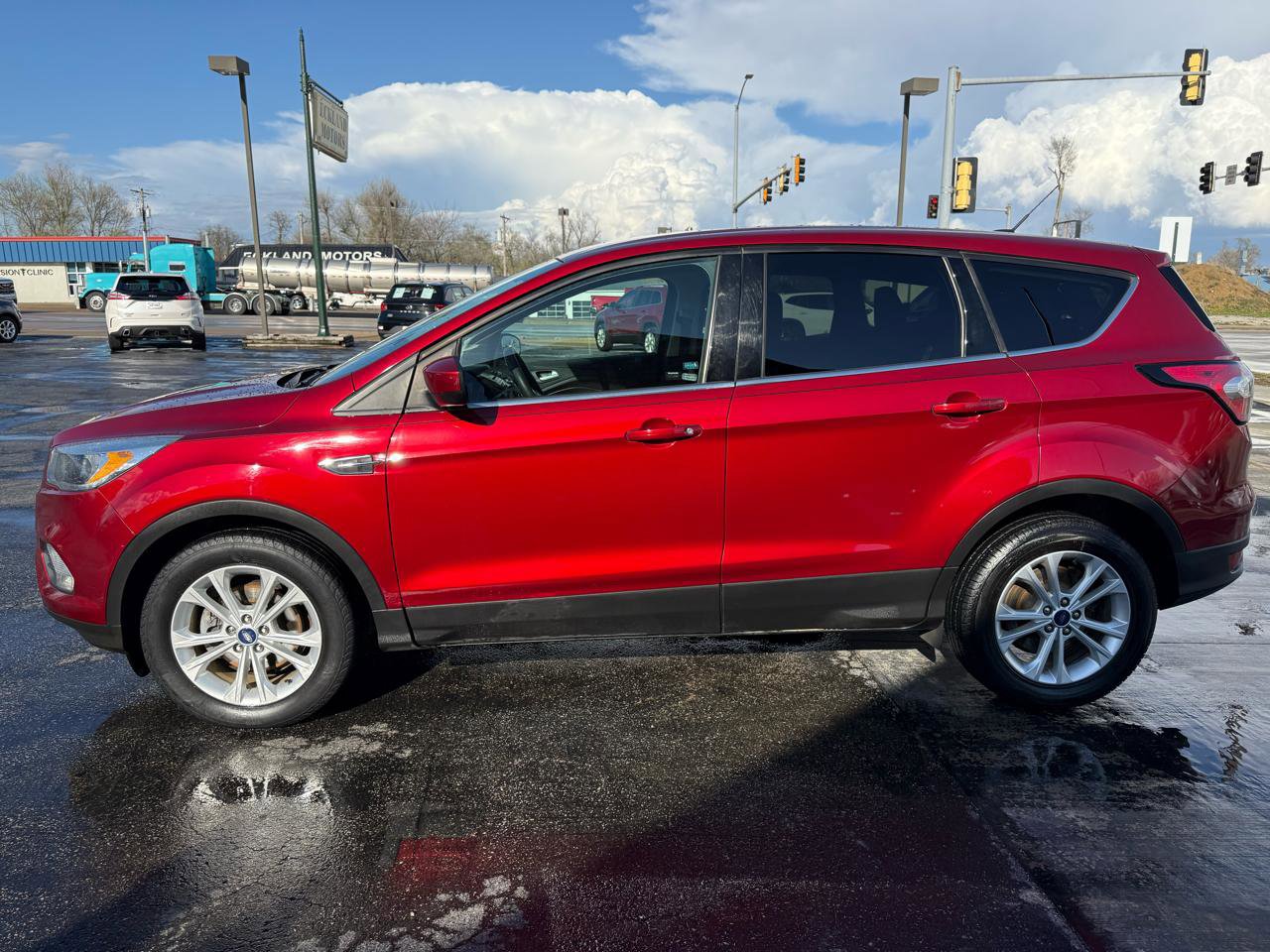 Used 2017 Ford Escape SE image 5