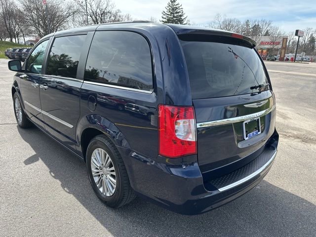 Used 2016 Chrysler Town & Country Touring-L w/ Driver Convenience Group image 5