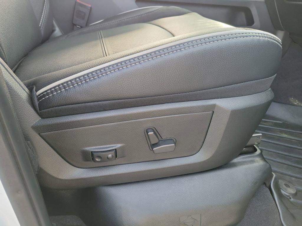 Used 2025 RAM 2500 Laramie AWD/4WD image 27