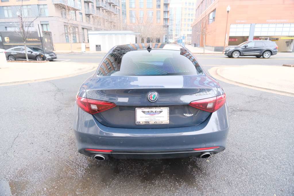 Used 2019 Alfa Romeo Giulia Ti w/ Quick Order Package 22Z Lusso image 9