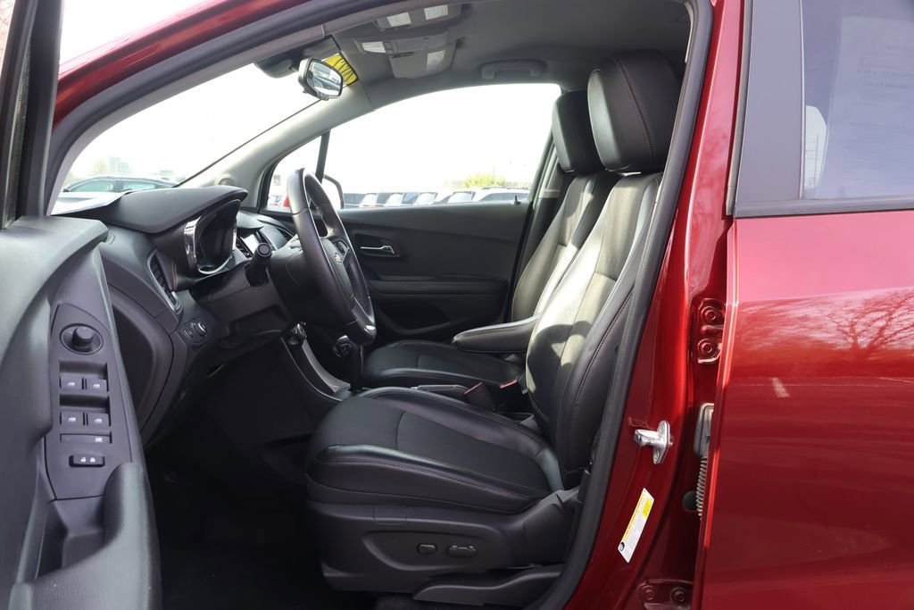 Used 2022 Chevrolet Trax LT w/ LT Convenience Package image 31