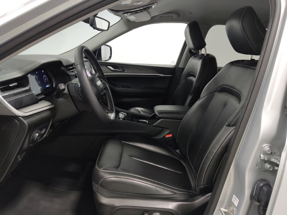Used 2023 Jeep Grand Cherokee L Limited AWD/4WD image 17