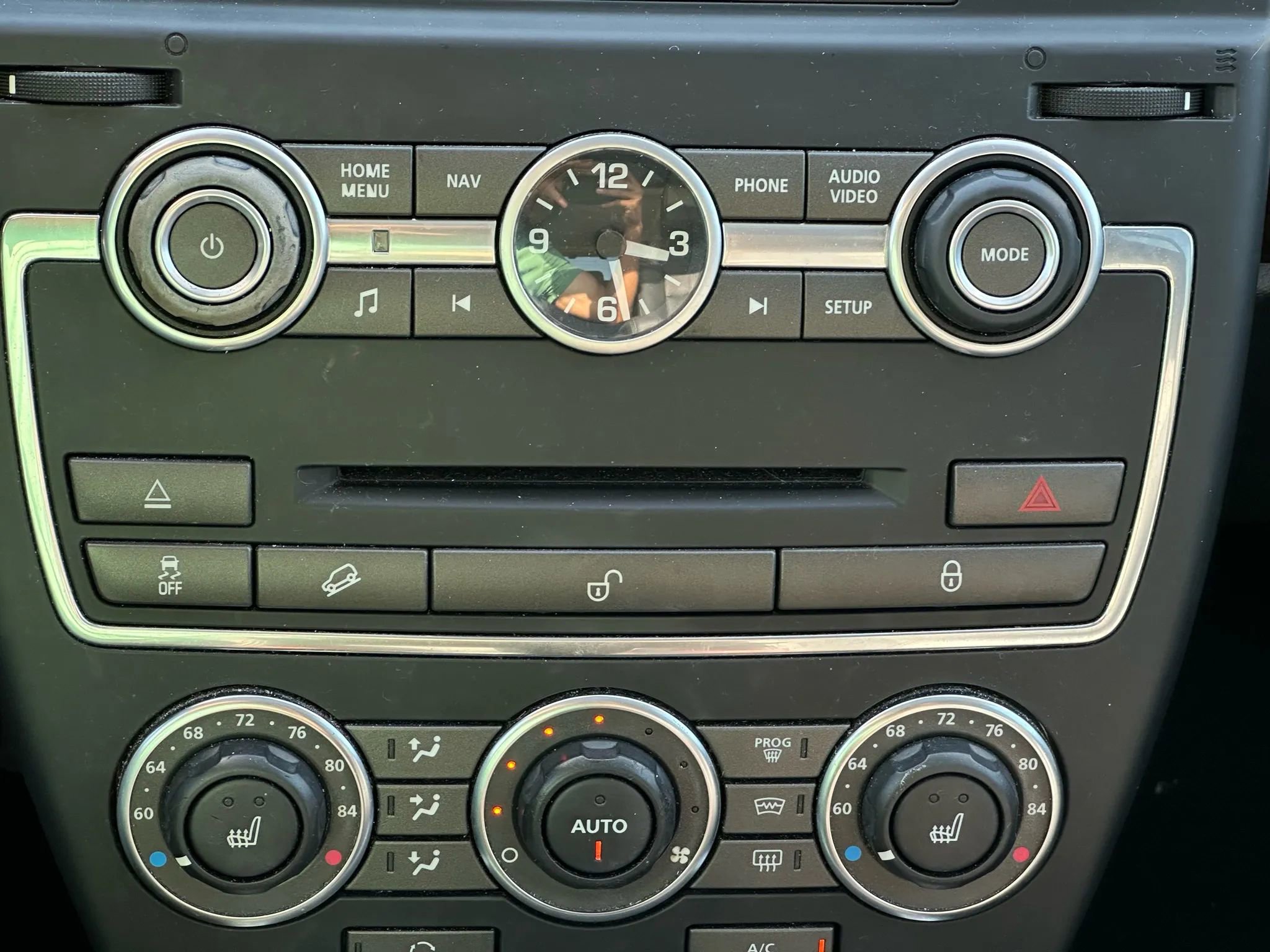 Used 2015 Land Rover LR2 HSE image 36