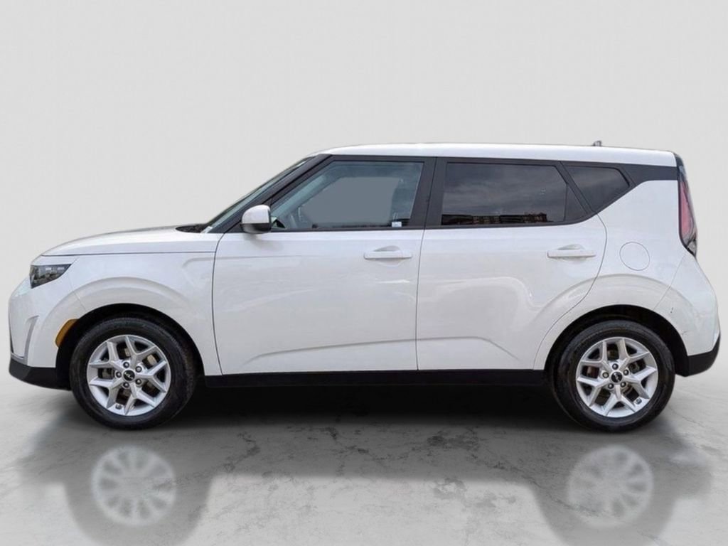 Used 2023 Kia Soul LX w/ LX Technology Package FWD image 10