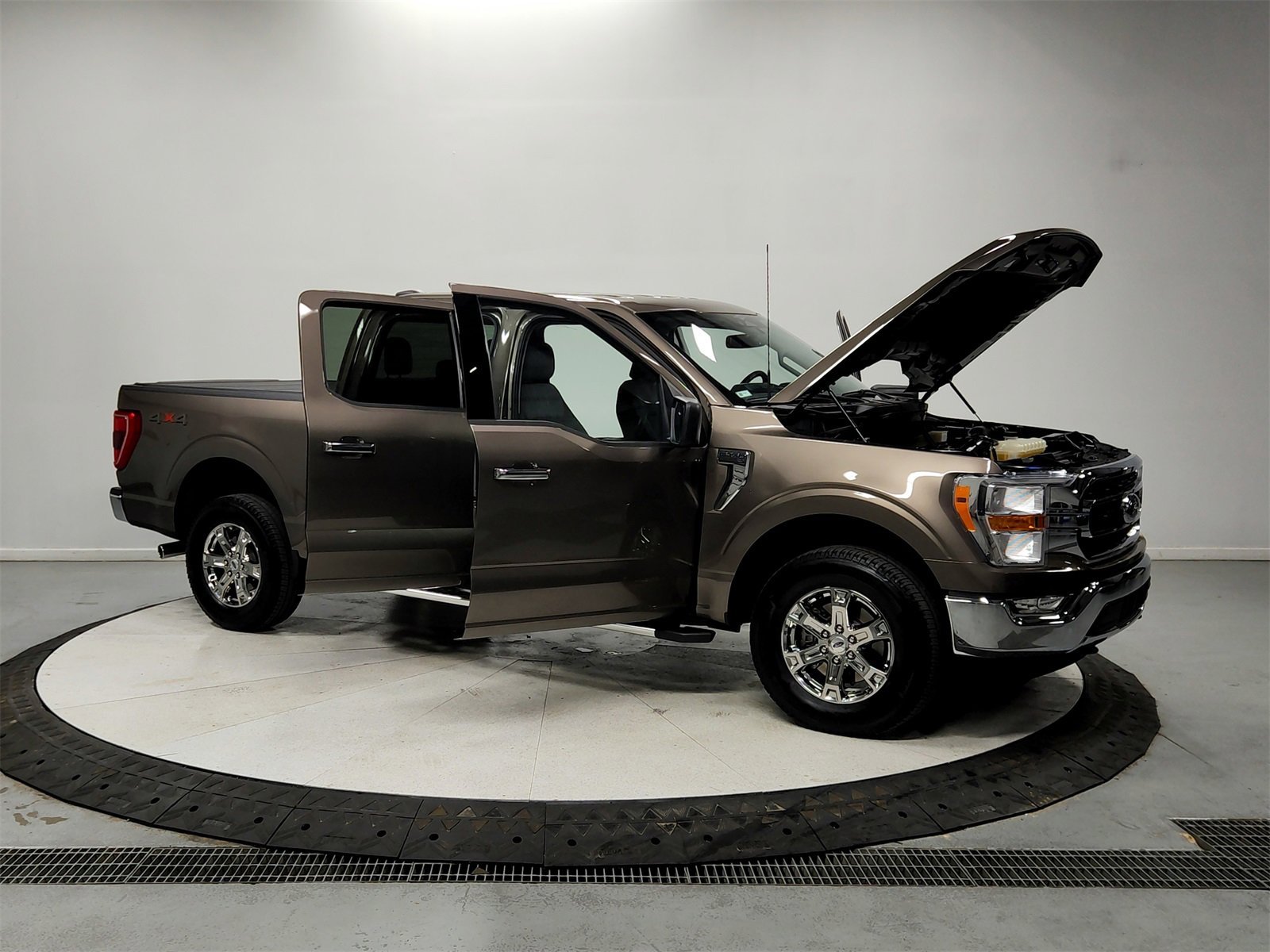 Used 2023 Ford F150 XLT w/ Equipment Group 301A Mid image 9