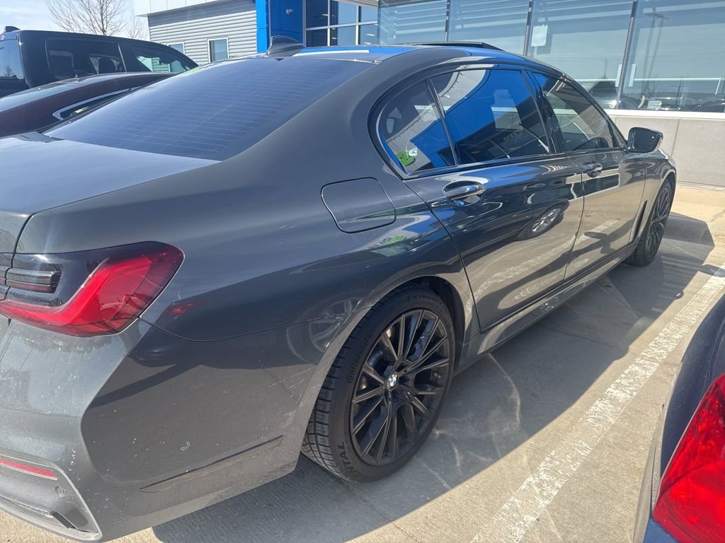 Used 2021 BMW 750i xDrive w/ M Sport Package image 4