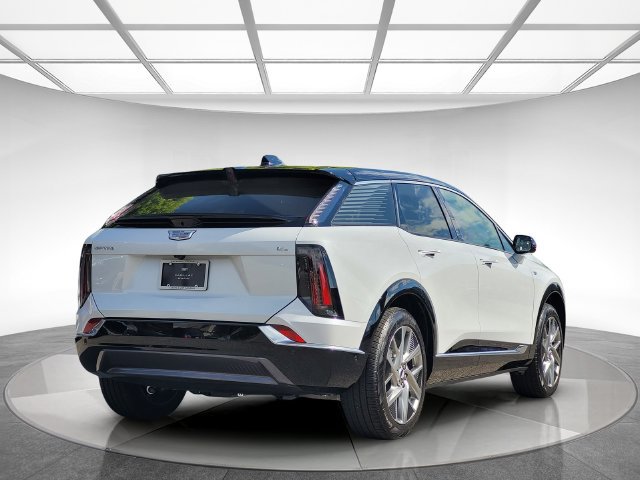 New 2027 Cadillac Optiq Premium Luxury w/ LPO, Floor Liner Package AWD/4WD image 4