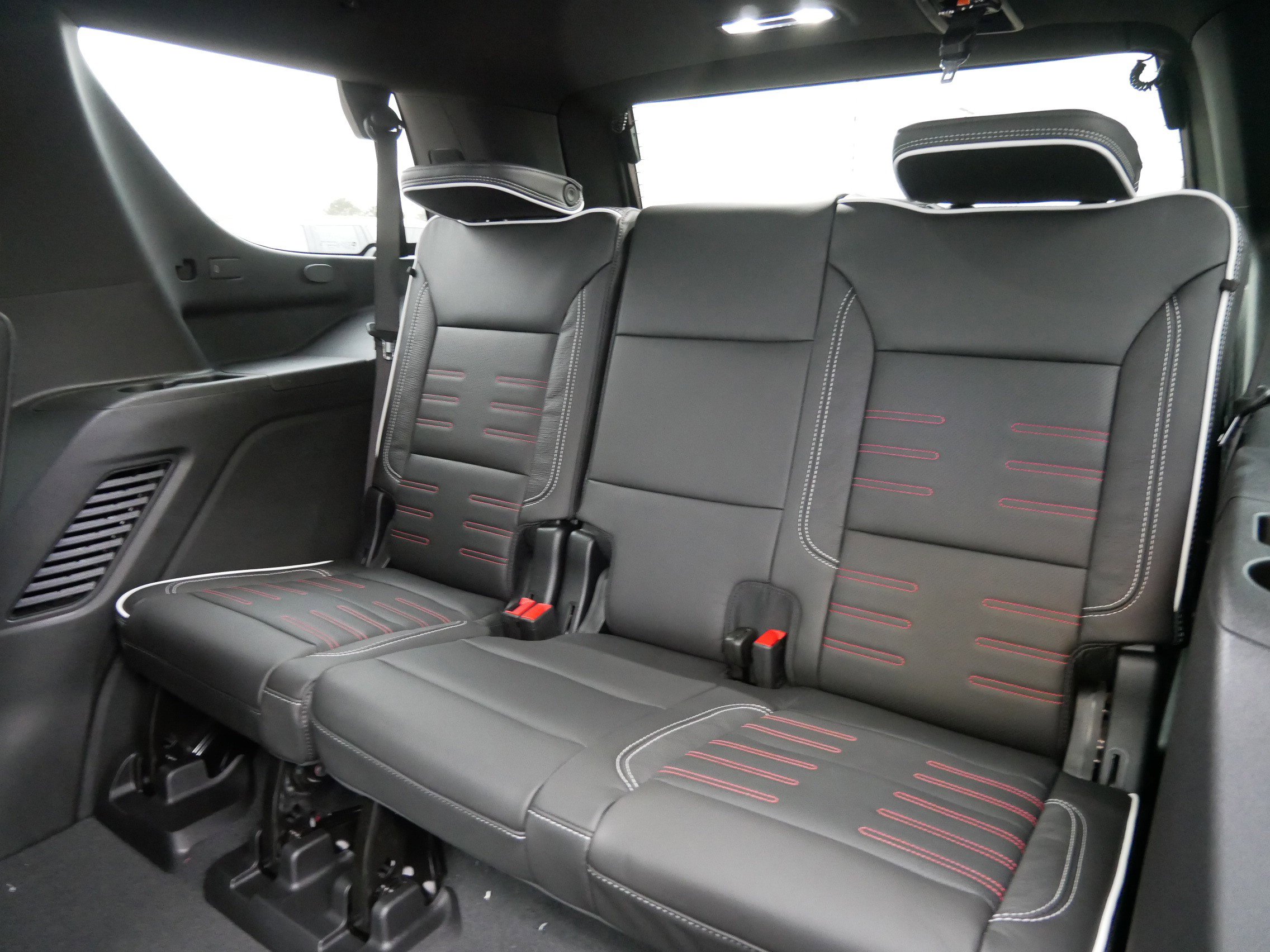 New 2026 GMC Yukon AT4 Ultimate AWD/4WD image 8