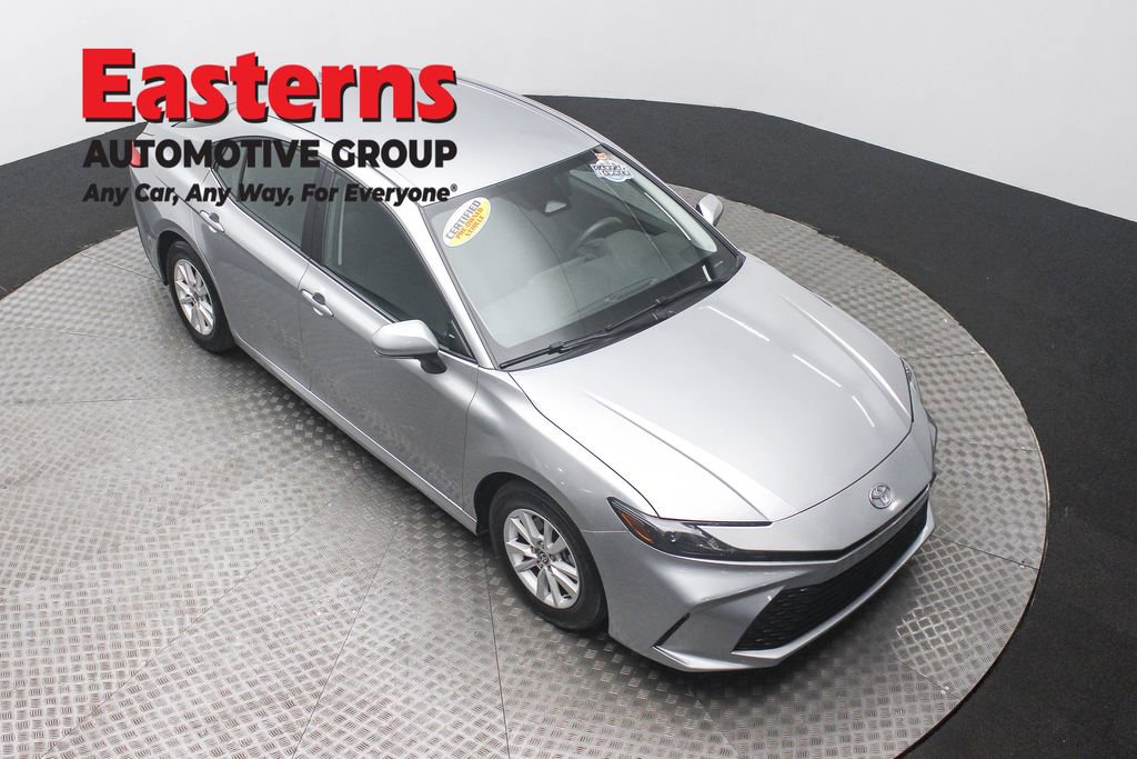 Used 2025 Toyota Camry LE image 3