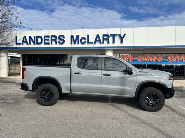 Used 2025 Chevrolet Silverado 1500 ZR2 w/ Dark Appearance Package image 3