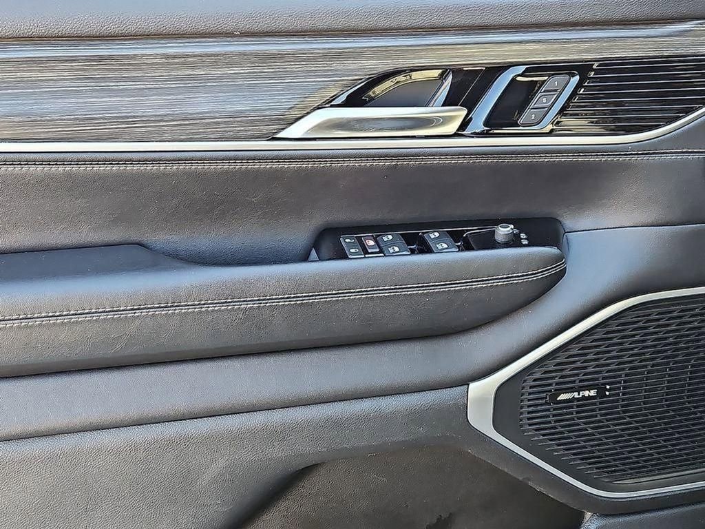 Used 2023 Jeep Wagoneer Series III w/ Preferred Equipment Group image 13