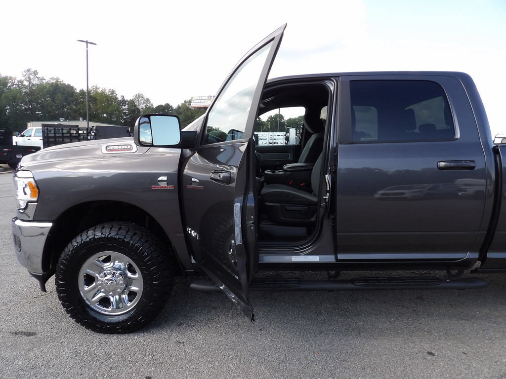 Used 2022 RAM 3500 Big Horn AWD/4WD image 12