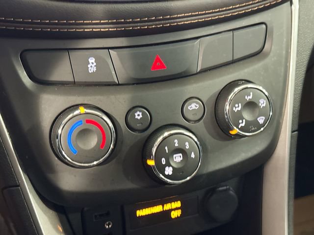 Used 2022 Chevrolet Trax LT w/ LT Convenience Package image 16