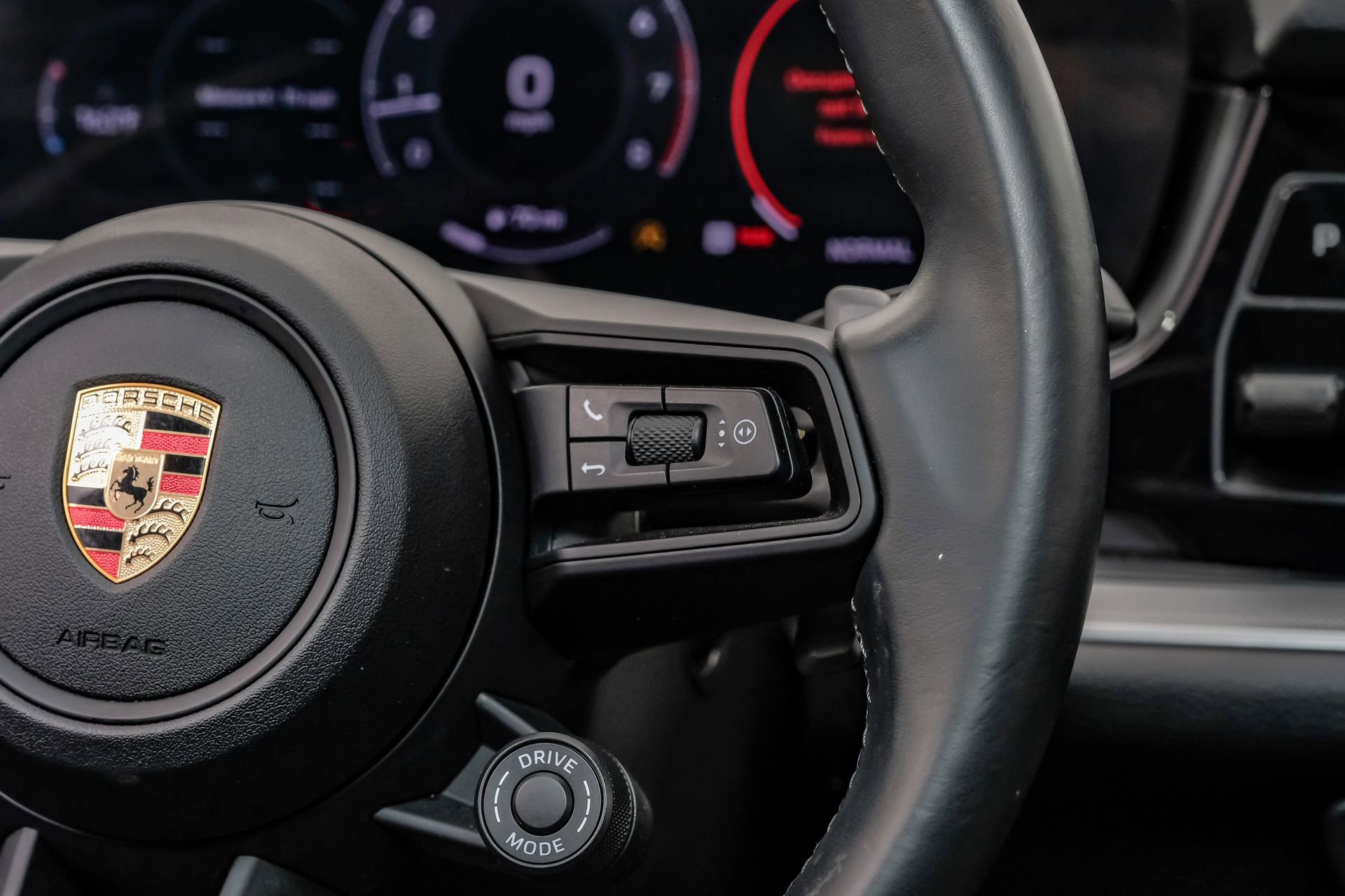 Used 2024 Porsche Cayenne Coupe image 22