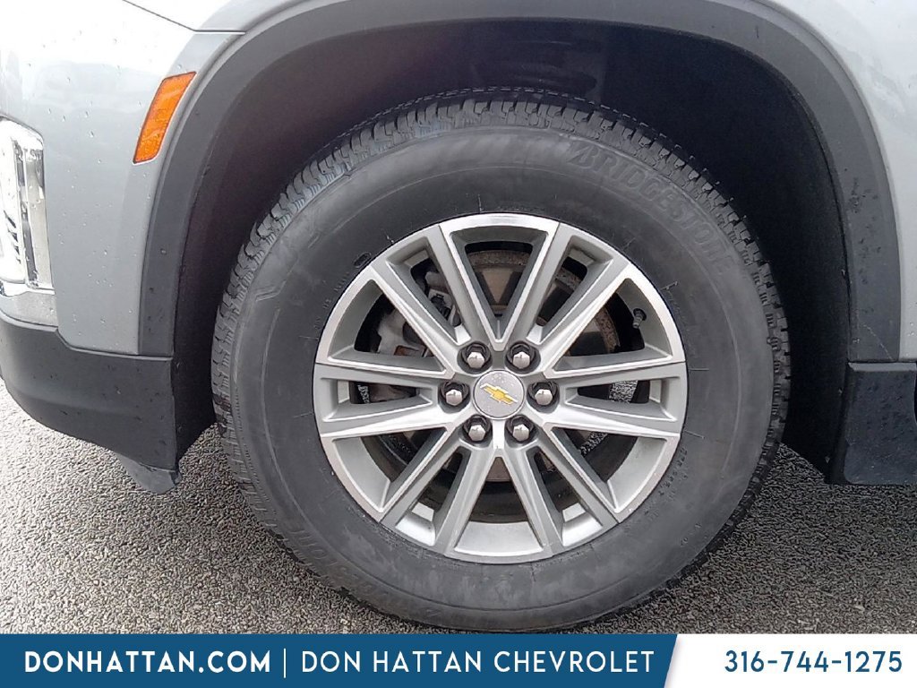 Used 2023 Chevrolet Traverse LT FWD image 9